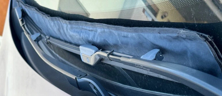 Windshield Wiper Pressure Distribution